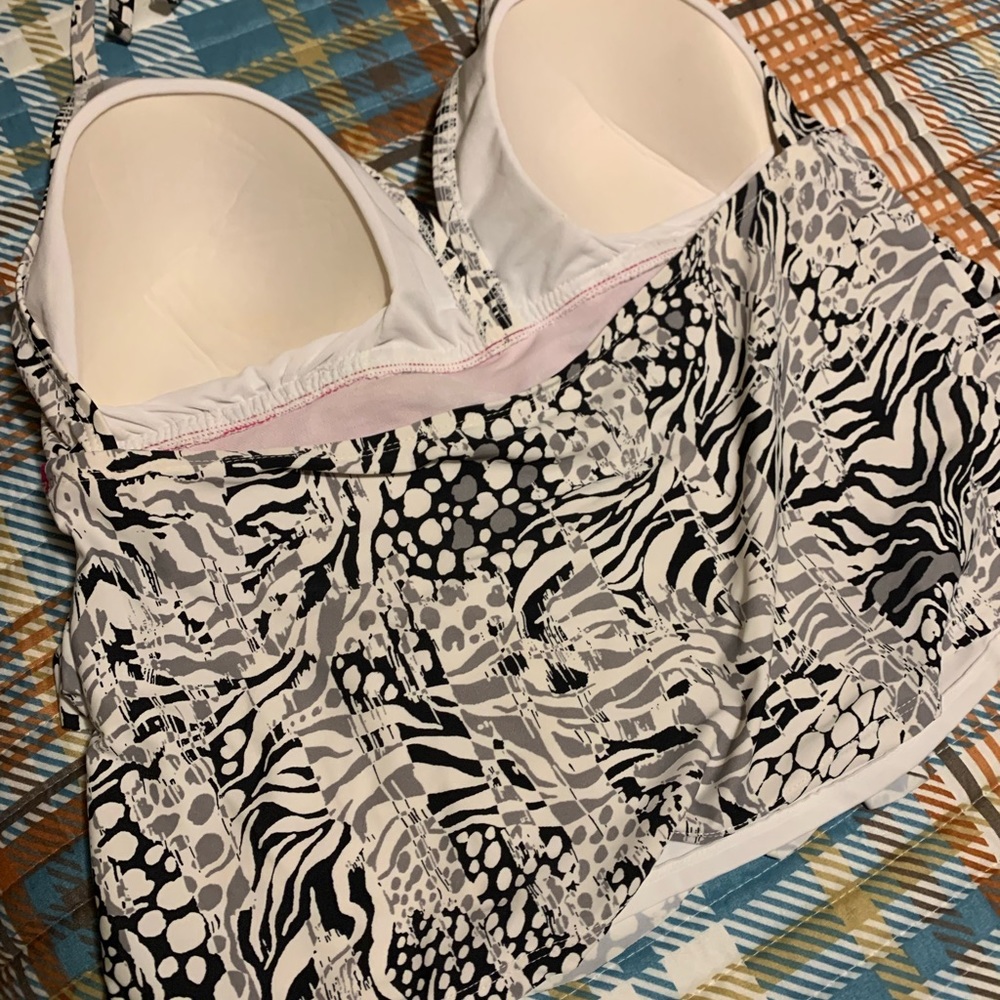 Cute Catalina Tankini Top - Picture 9 of 11